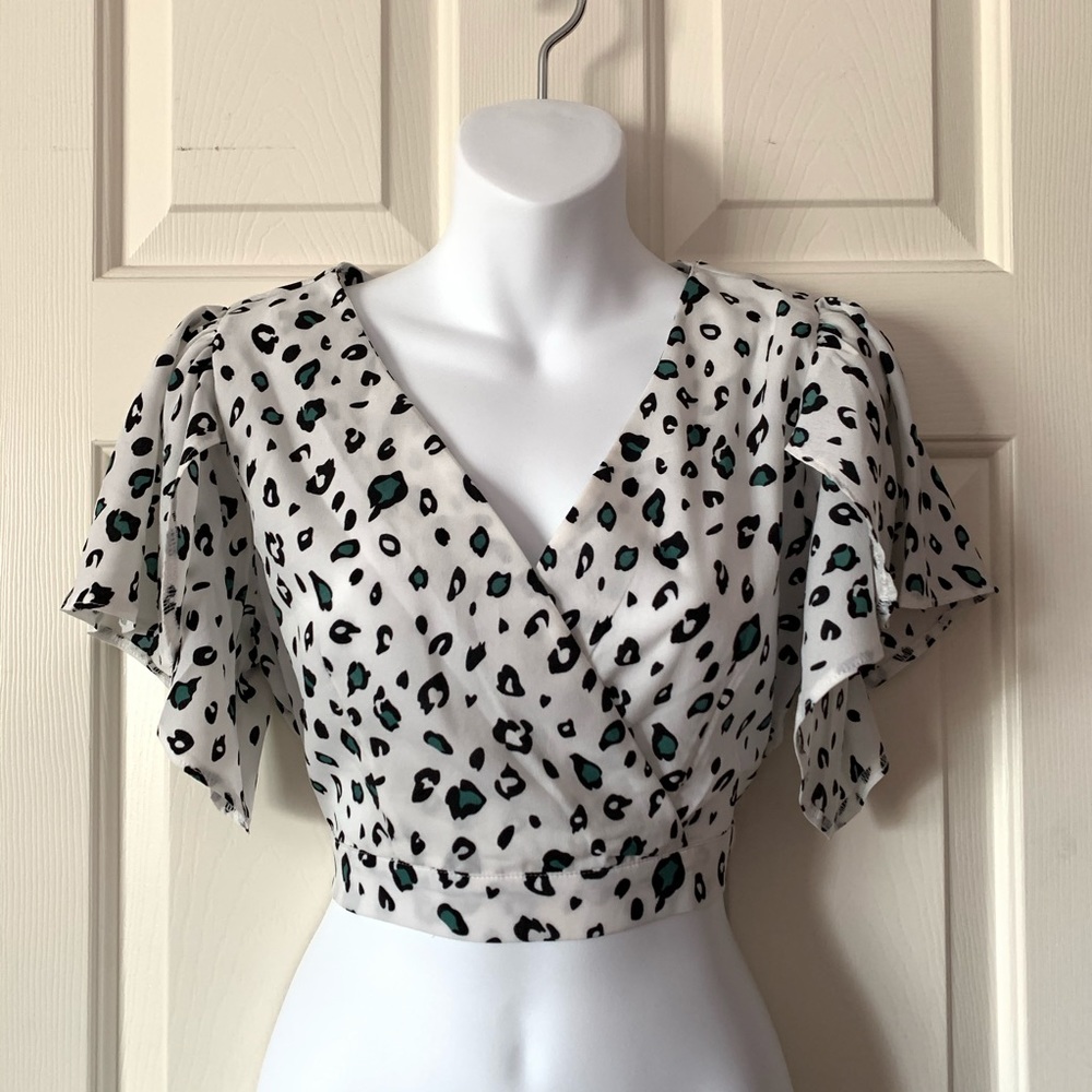 Papaya | Leopard Flutter Short Sleeve Croptop